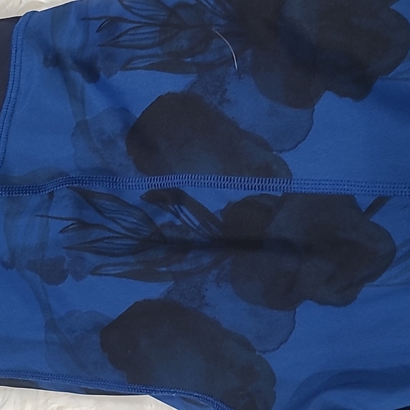 Lululemon crop legging - Picture 2 of 3